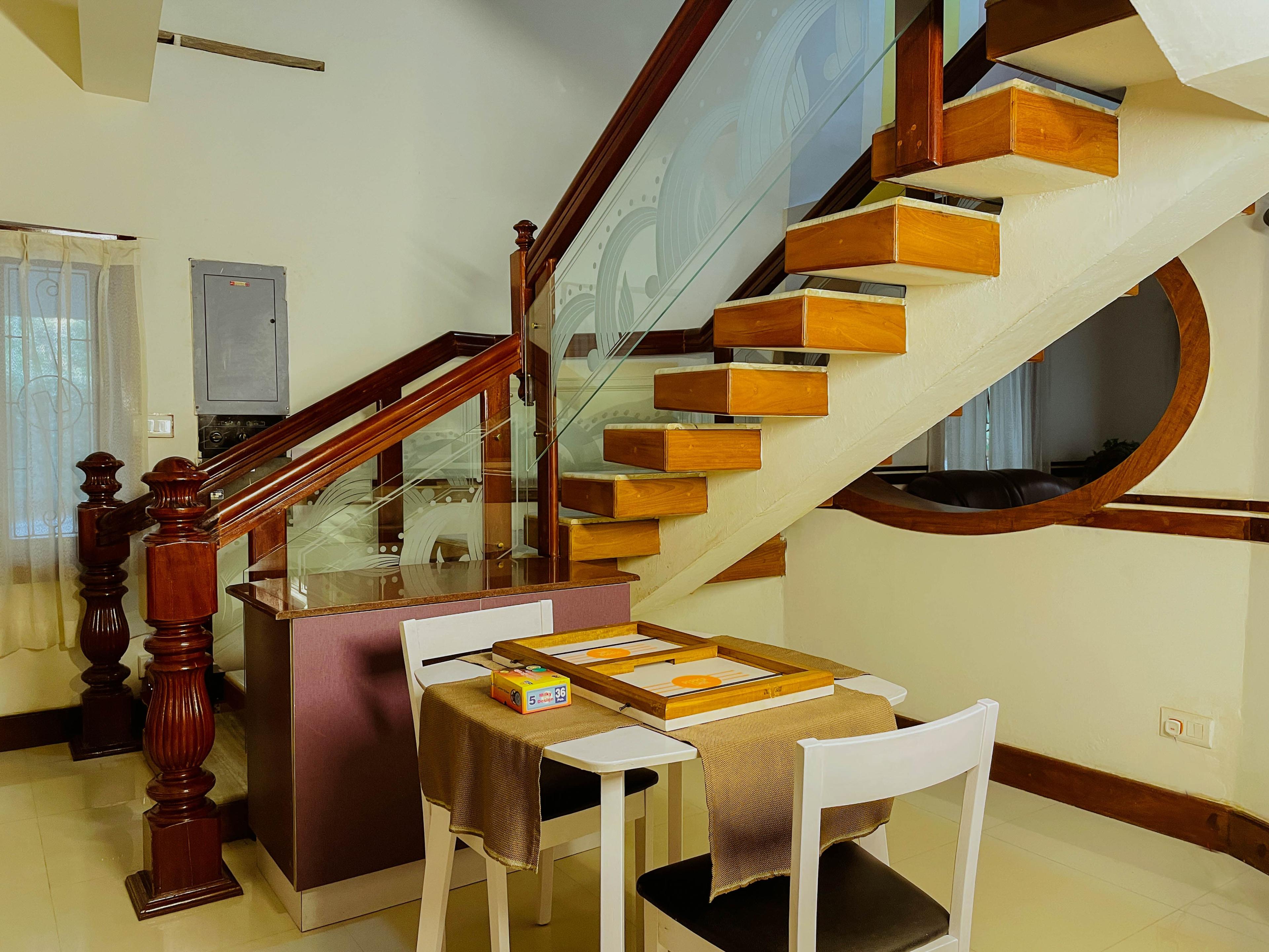 Spacious & Cozy Living Room — detail view